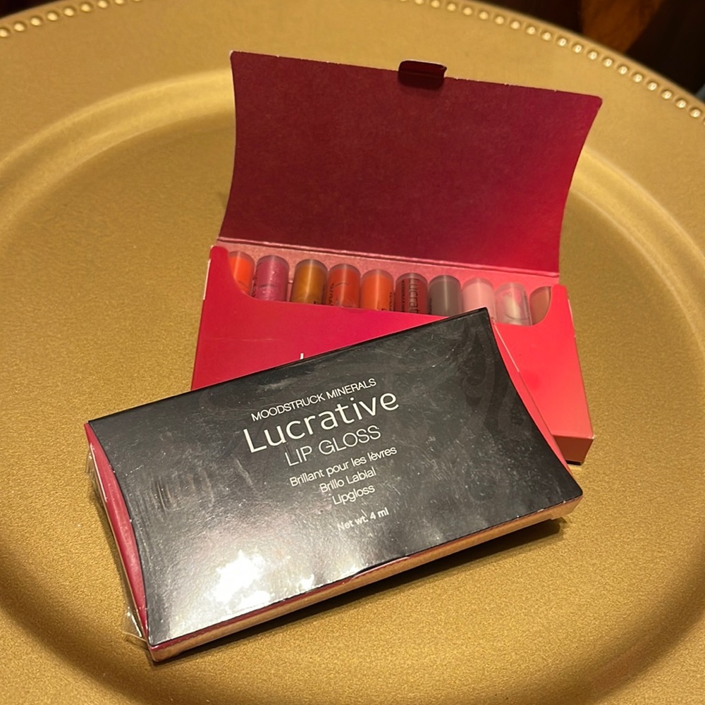 Younique Moonstruck minerals lucrative lip gloss